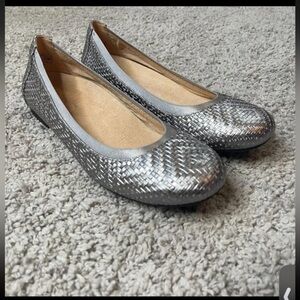 Vionic Metallic Woven Flats
